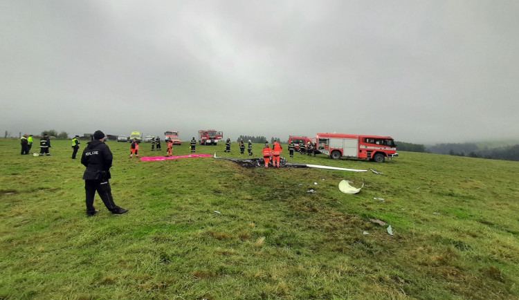 U Hanušovic se zřítil ultralehký letoun, dvaašedesátiletý pilot ze zahraničí zemřel