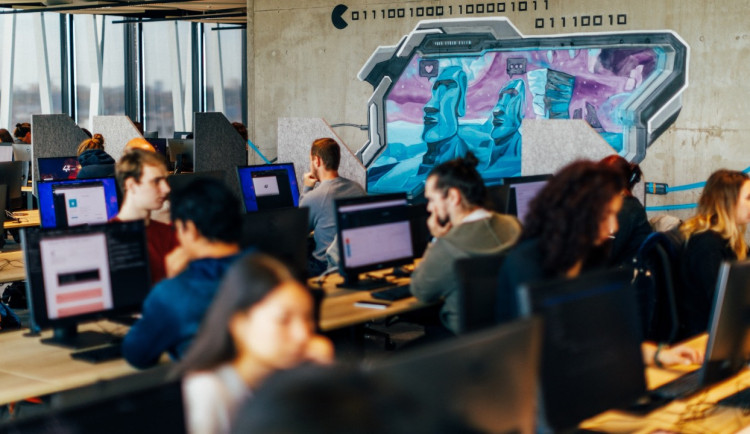 Česku hrozí nedostatek odborníků, řešením je rekvalifikace