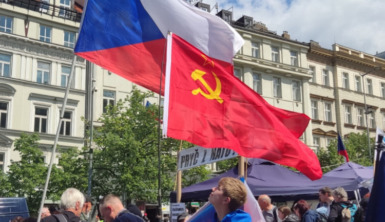 KOMENTÁŘ: Politika, jakou si (ne)pamatujeme