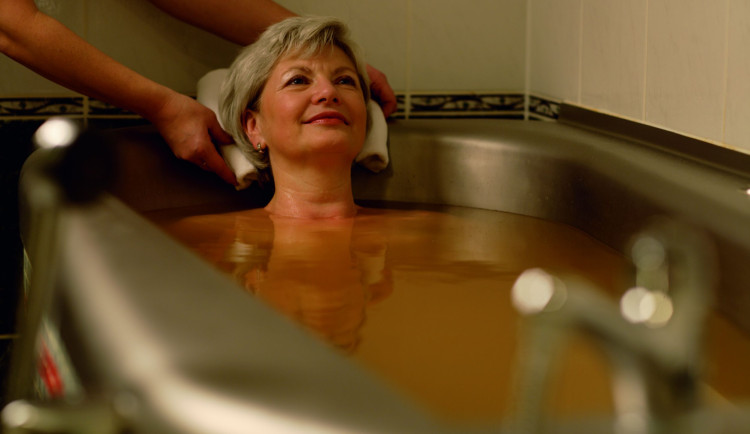 Mariánské Lázně jako první v Česku zavedly celotělovou fototerapii do standardní léčby