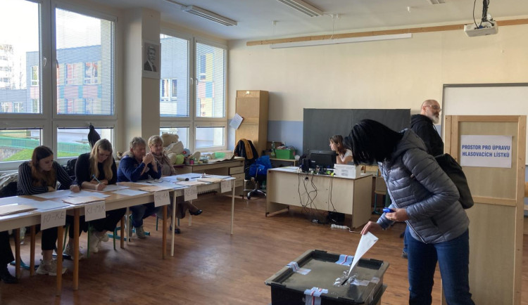 VOLBY 2025: První volební den je u konce, v Olomouckém kraji byl zájem velký