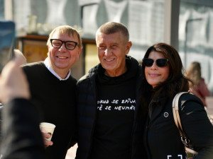 Po sečtení třetiny okrsků vedlo ANO před Spolu, STAN, SPD, Motoristy a Piráty