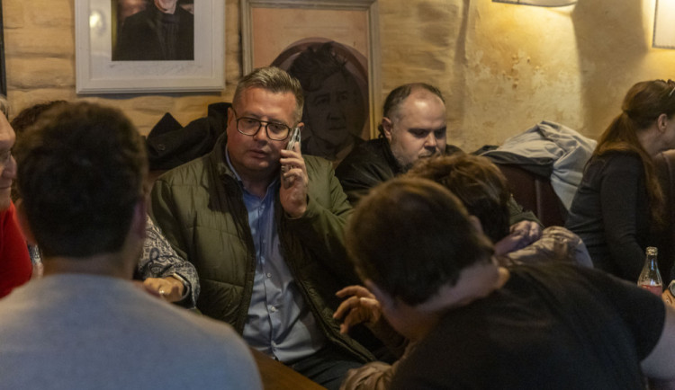 VOLBY 2025: Majora i protikorupční Naiclerovou voliči vykroužkovali. Co jim zlomilo vaz?