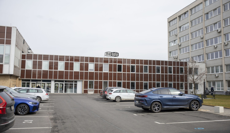 Meopta vykázala více než miliardovou ztrátu. Jde o účetní operaci, říká ředitel