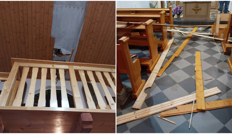 Zfetovaný muž se propadl střechou do kostela, předtím házel po lidech tašky