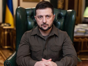 Ukrajina odráží Rusko z 40 % vlastními zbraněmi, říká Zelenskyj