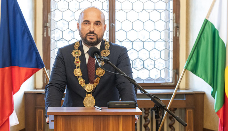 Primátor Plzně má zasahovat do plánů sousední obce, starostka se proti jeho tlaku ostře brání