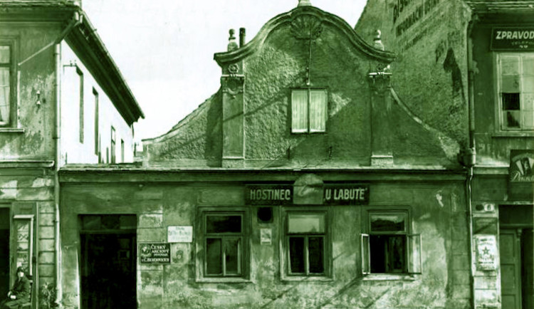 DRBNA HISTORIČKA: Hostinec U Labutě byl oblíbený mezi šoféry, zmizel kvůli plánu na autostrádu