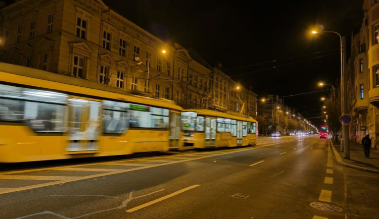 Výměnu 23 000 světel a přes 15 000 stožárů osvětlení chystá Plzeň za 1,5 miliardy