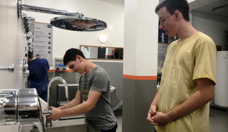 Deváťáci začínají vybírat, kam na střední. Napovědět mohou veletrhy vzdělávání