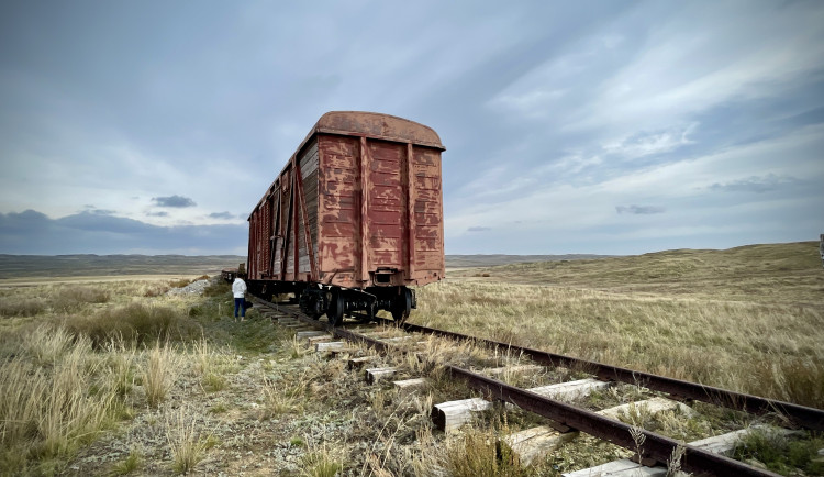 Opuštěný vagón ve stepi u Karagandy, foto: Štěpán Černoušek