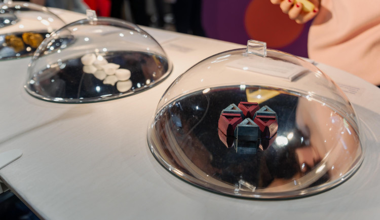 Designová sci-fi střelnice a prototypy pralinek, Sutnarka zaujala na Designbloku
