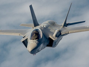 Německo zdvojnásobuje sázku na F-35. Objednávka může zhoršit vztahy s Francií