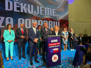 ANO, SPD a Motoristé chtějí penzijní věk 65 let, názor na dávky a výdaje se liší