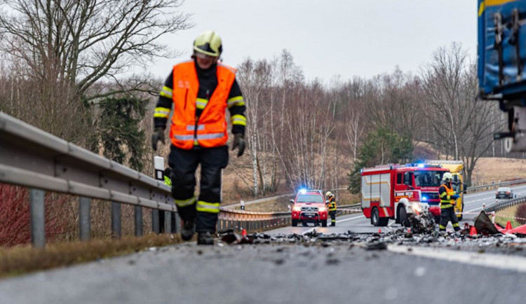 Dvě nehody na D10 u Příšovic blokují provoz na dálnici