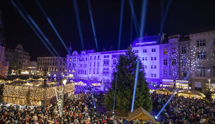 Pochoutky podle trendů i zářivá výzdoba. Vánoční trhy v Olomouci chystají novinky