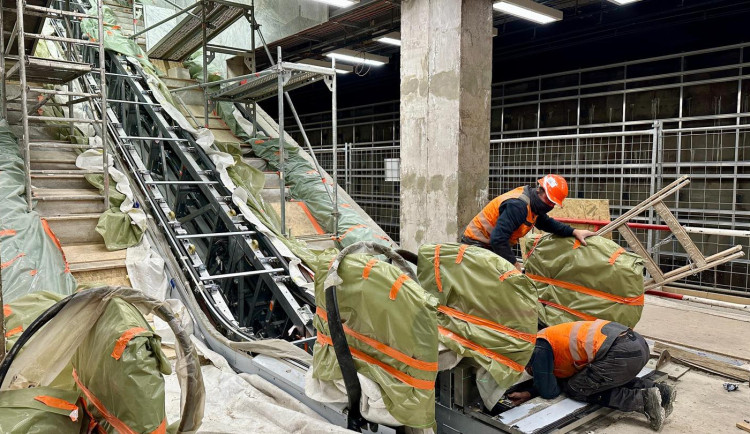 FOTO: Rekonstrukce metra Pankrác pokračuje, vzniká přestup mezi linkami C a D