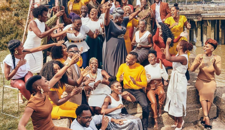 Britský The Kingdom Choir míří poprvé do Česka. V červnu 2026 zazpívá na zámku v Rychnově