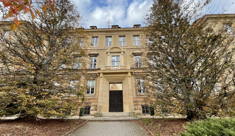 Tři gymnázia v hradeckém kraji neotevřou první ročníky osmiletého studia