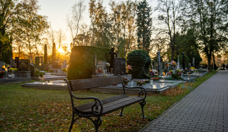 Frýdek-Místek nabízí snadnější cestu k památce zesnulých, spustil hřbitovní aplikaci