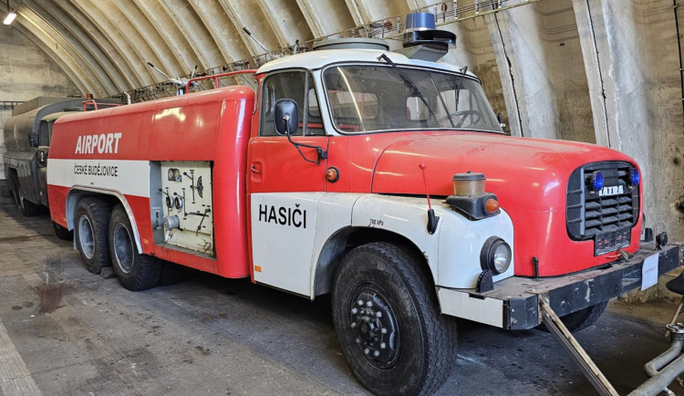 Budějovické letiště prodává starou techniku. Do dražby míří dvě unikátní Tatry