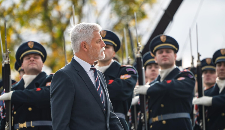 Politici si na Vítkově připomněli vznik státu, pietu doprovodil přelet letounů