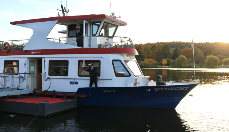 Na Brněnské přehradě skončila plavební sezóna, dopravce se připravuje na další