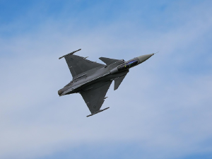 Gripeny na silnicích a tři jednání: Ukrajina kreslí nové nebe