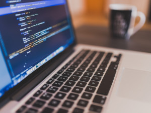 Podpora AI v podnikání: MPO nabízí až 30 milionů Kč na projekt