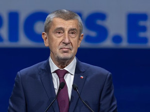 Babiš nevěděl, že má v programovém prohlášení vlády nulovou daň na léky