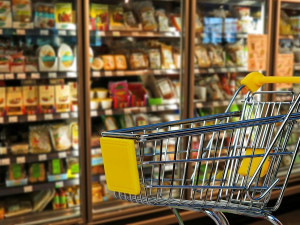 Tisíce kamenných obchodů a e-shopy se spojují, aby pomohly v podzimní Sbírce potravin