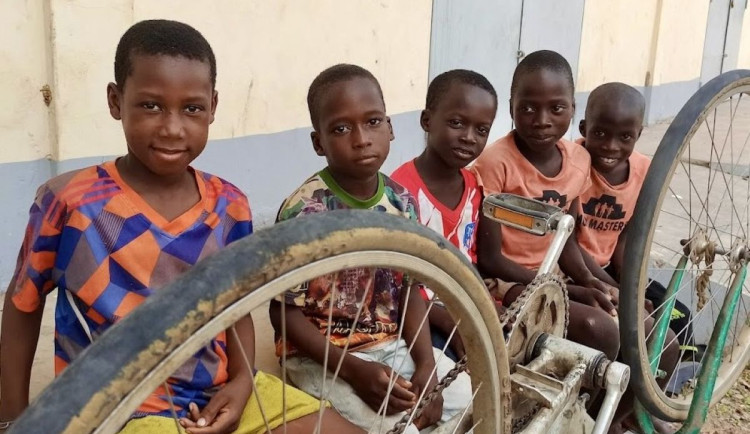 Lidé darovali v Hradci Králové stovky kol, které změní životy dětí v Gambii