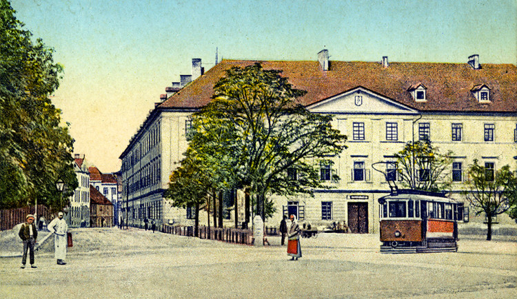 DRBNA HISTORIČKA: Vojáci utráceli za pivo a dělali problémy. Pomohla až Mariánská kasárna