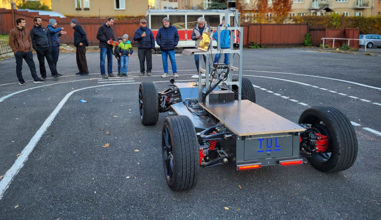 Robotické vozítko z univerzity na dnech AI zaujalo, chtějí ho firmy i města