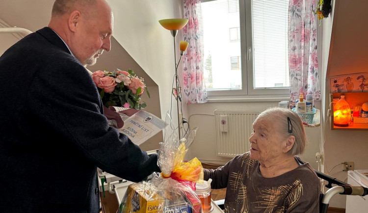 Božena Jilečková oslavila 102 let. Druhá nejstarší žena Písku se stále zajímá o současné dění