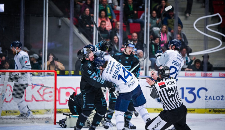 Hokejisté Karlových Varů porazili v extralize Plzeň 4:2, výhru pojistil Myšák