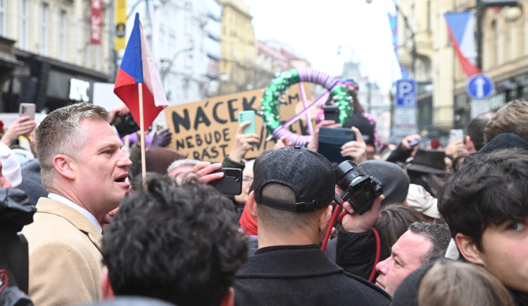 FOTO,VIDEO: 17. listopad na Národní třídě. Největší pískot sklidili Babiš a Turek