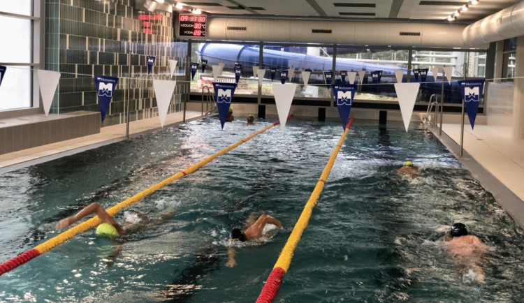 Plavání po osmé večerní nás příliš neláká, shodli se čtenáři Jihlavské Drbny