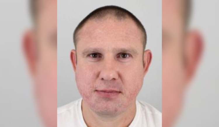 Radek se rozloučil s rodinou a ztratil se. Chce si sáhnout na život