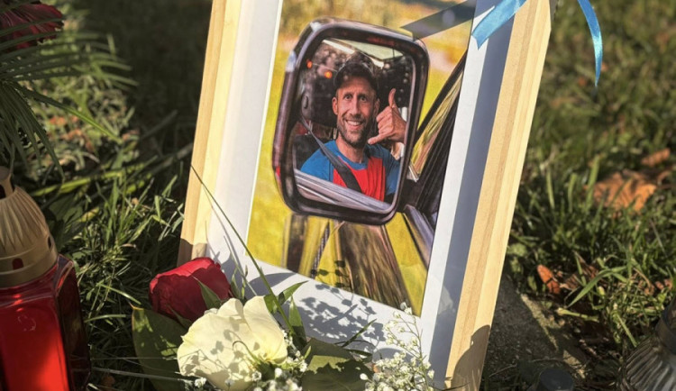 Vlna solidarity. Rodinu zesnulého záchranáře ve sbírce podpořilo přes 1200 dárců