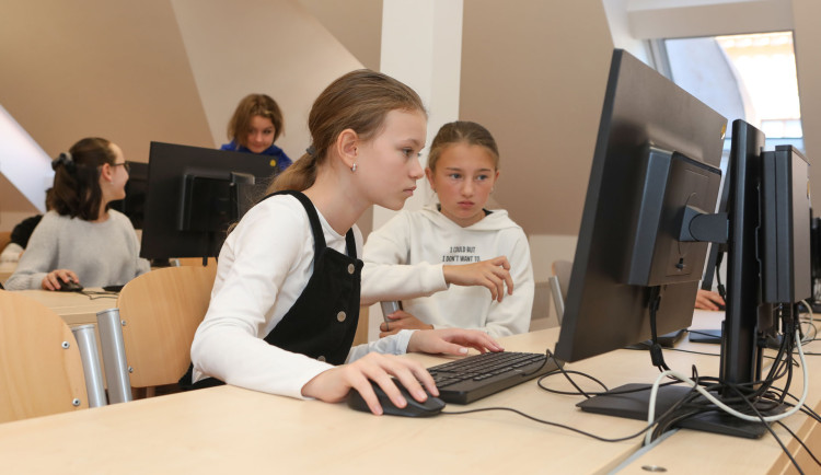 Jak se žije na Jírovcovce