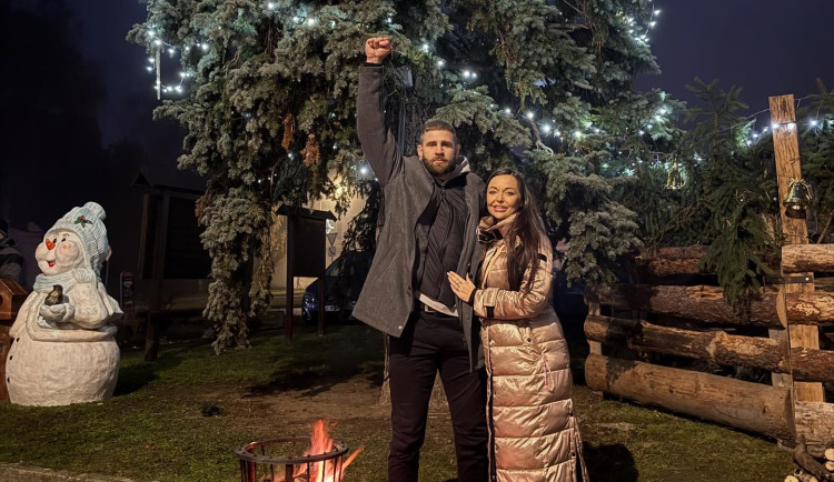 Bojovník Procházka překvapil fanoušky. Budeme tři, oznámili s partnerkou