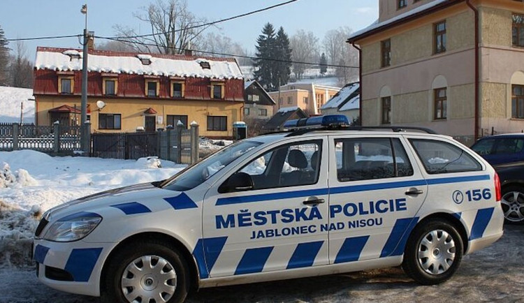 V jabloneckém Tescu zkolaboval muž. Byl pod vlivem drog