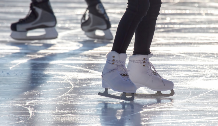 Hořice zahajují zkušební provoz nového kluziště. Co všechno nabídne?