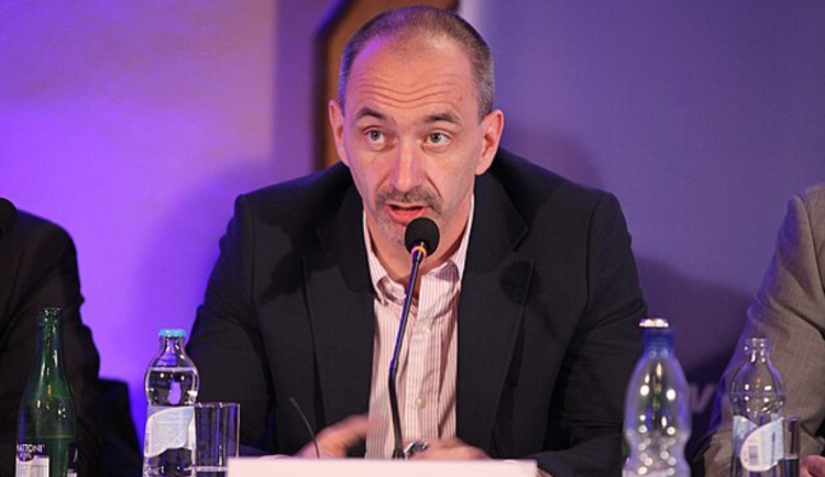 Kuba proti gravitaci politiky