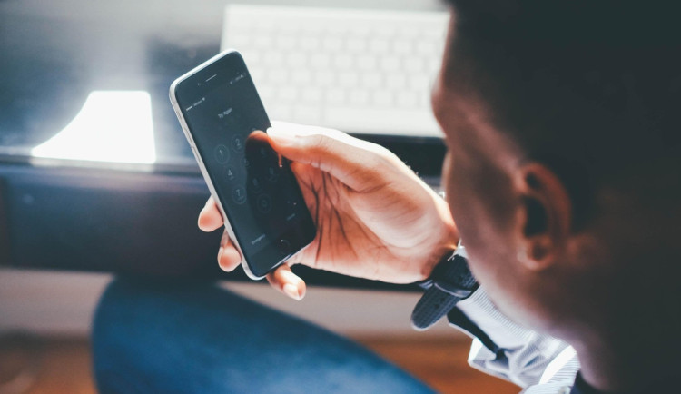 Podvodníci obrali neziskovku o miliony, pomoc pro stovky lidí v regionu je v ohrožení