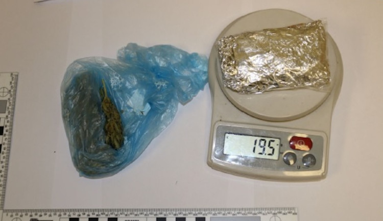 Kriminalisté rozkryli organizovanou skupinu, která pašovala drogy do Věznice Kynšperk