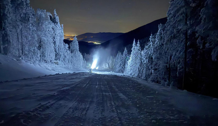 Další skiareály v Jeseníkách chystají start sezony, lyžovat se bude i u Olomouce