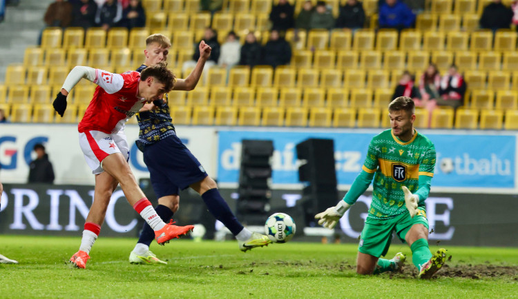 Neporažená Slavia zvítězila v Teplicích 2:1, Chytil dal opět dvě branky