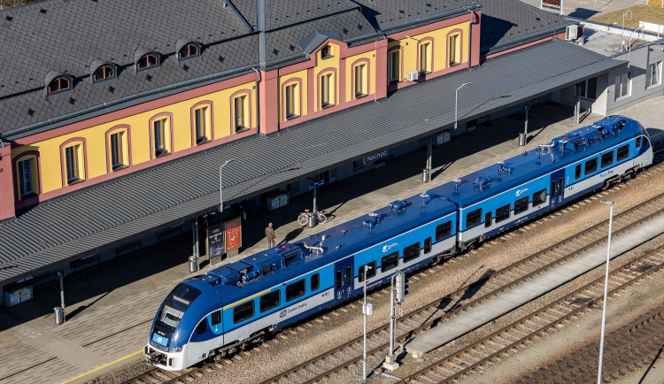 S novým jízdním řádem se zrychlí spojení mezi Hradcem Králové a Rychnovem